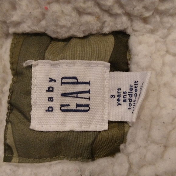 3T gap girl puffer jacket green army camon with pink stars and trim - Picture 4 of 7